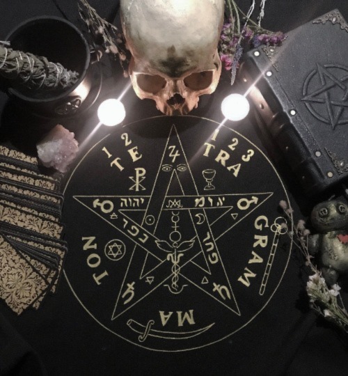 altar de magia negra para amarre de amor